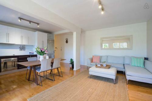 Stylish And Spacious Beach Apartment