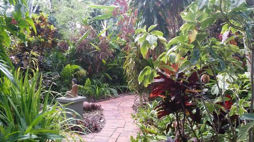Shambhala Retreat Magnetic Island Cottages