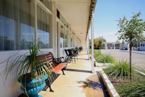 Hi Way Motor Inn