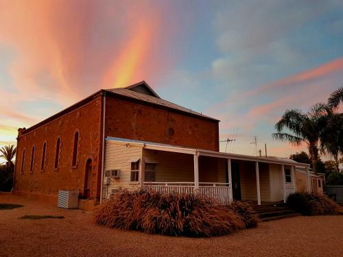 Villa Broken Hill Outback Church Stay