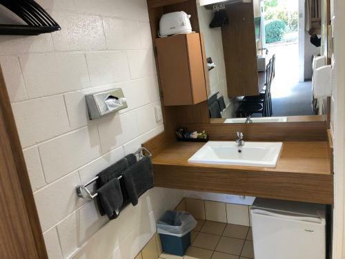 Byer Fountain Motor Inn