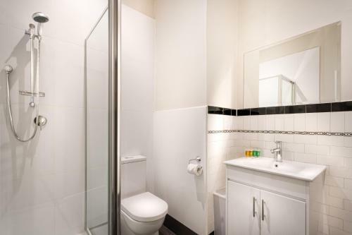 Como Court (budget) By Crest Hotels
