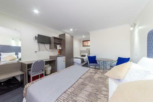 Sapphire Palms Motel