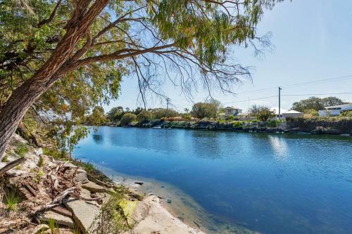 Hotel Busselton Villas And Caravan Park