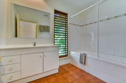 Apartamentos Heliconia Grove 9