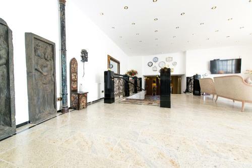 Hotel Ravel International