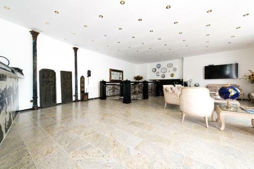 Hotel Ravel International