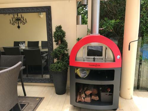Broadbeach Waterfront Holiday House