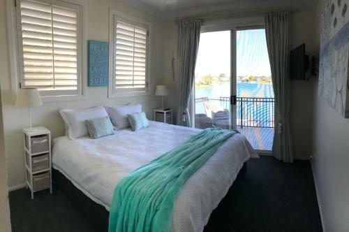 Broadbeach Waterfront Holiday House
