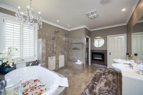 Broadbeach Waterfront Holiday House