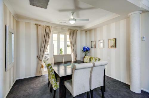 Broadbeach Waterfront Holiday House