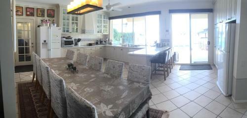 Broadbeach Waterfront Holiday House