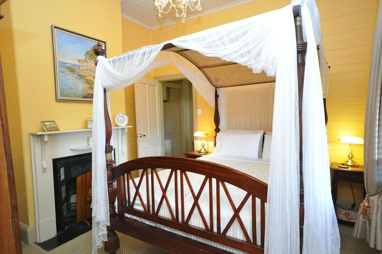 Bed & Breakfast Lurline House