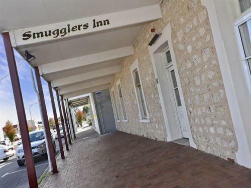 Smugglers Inn Apartments
