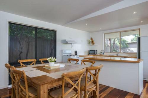 Tasman Surf House - So Close To The Beach