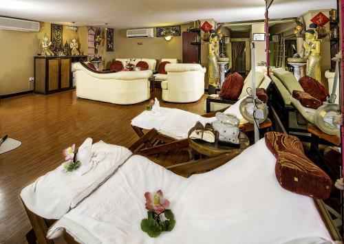 Taj Plaza Hotel
