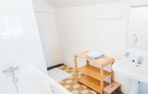 Seven-bedroom Holiday Home In Remersdaal