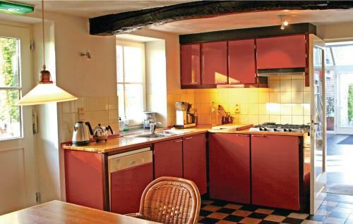 Seven-bedroom Holiday Home In Remersdaal