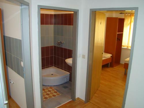 Hostal Pansion Luburi? Apartmens & Rooms