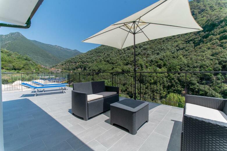 Hotel Lago Bin