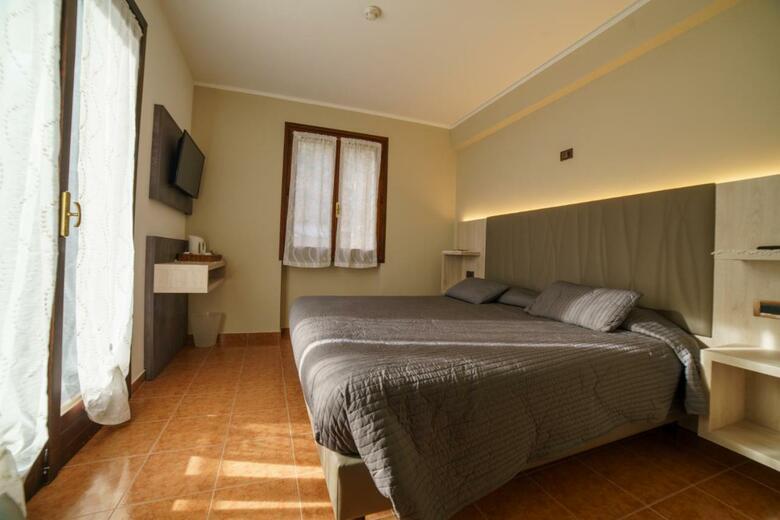 Hotel Lago Bin