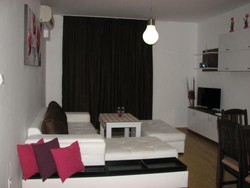Two-bedroom Apartment Donika