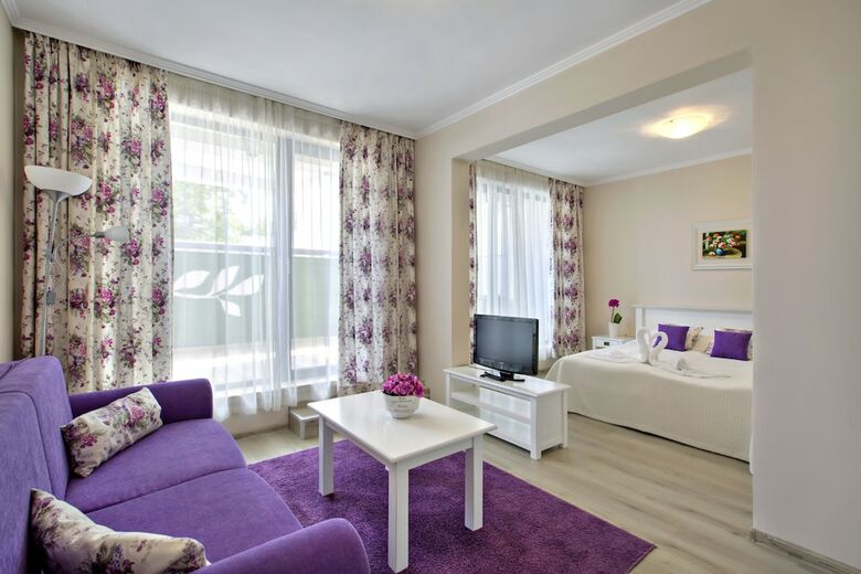 White Rock Castle Suite Hotel & Spa