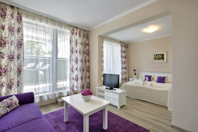 White Rock Castle Suite Hotel & Spa