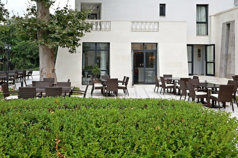 White Rock Castle Suite Hotel & Spa