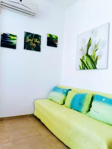 Apartments Elinor Budzhaka