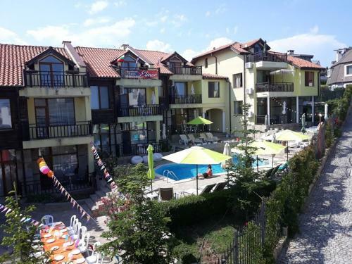 Apartments Elinor Budzhaka