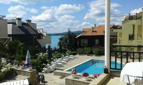 Apartments Elinor Budzhaka