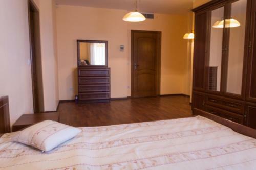 Port Palace Apartments