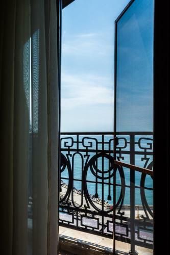 Port Palace Apartments