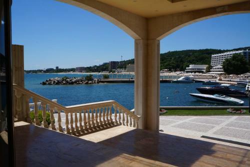 Port Palace Apartments