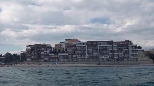 Single Apartments In Akrotiria