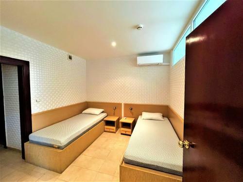 Miramar Front Beach Self Catering Apartments