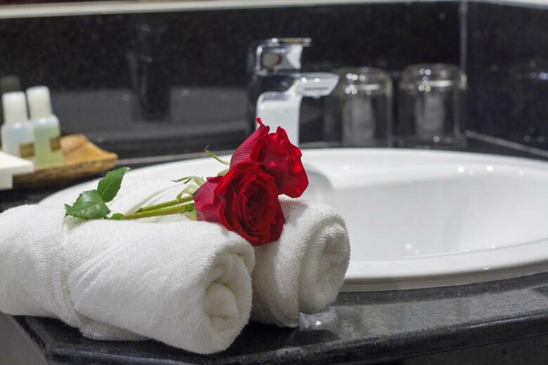 Rose Emerald Hotel