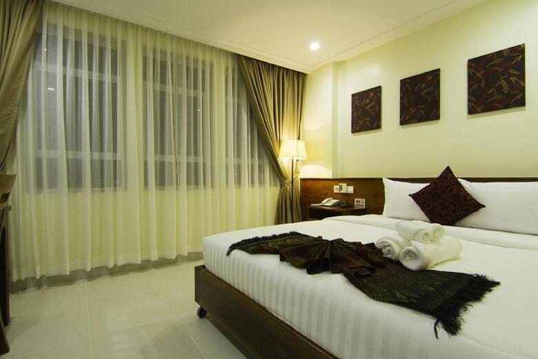 Rose Emerald Hotel