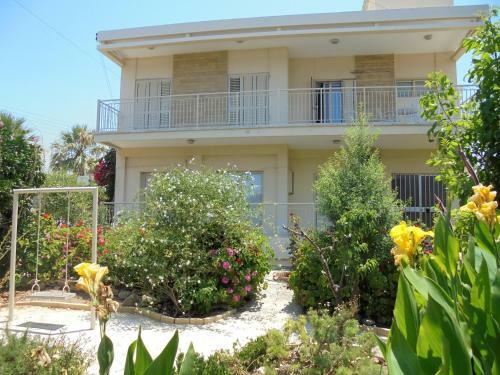 Niki Court Holiday Apartments