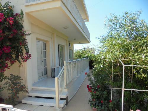 Niki Court Holiday Apartments