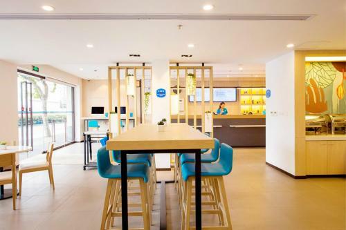Hotel Hanting Express Wuhan Optics Valley Pedestrian Street
