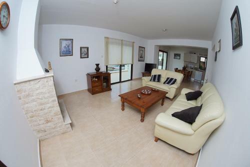 Holiday Home Kennedy Ave 200/15