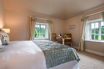 Woodenbridge Hotel & Lodge