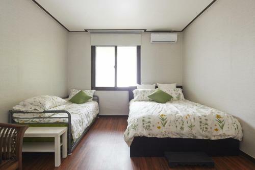 Hostal Jiwoljang Guesthouse