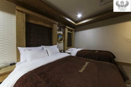 Gunsan River Hill Tourist Hotel