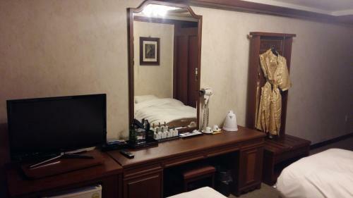 Gunsan River Hill Tourist Hotel