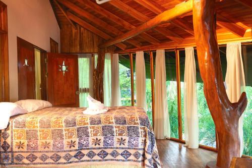 Hostal Tico Adventure Lodge
