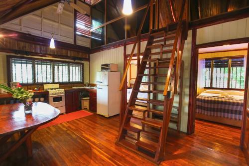 Hostal Tico Adventure Lodge