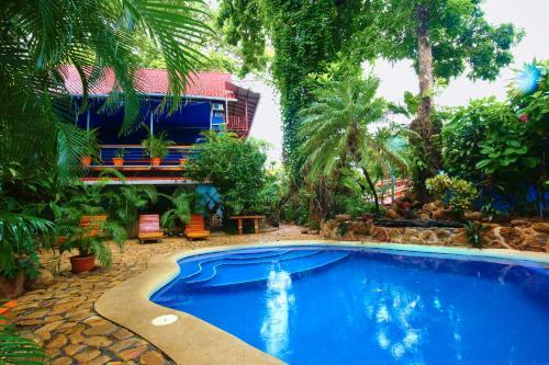 Hostal Tico Adventure Lodge